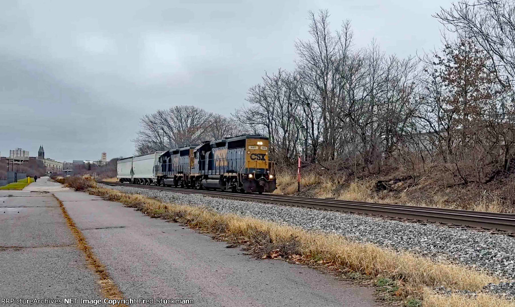 CSX 4411 returns west.